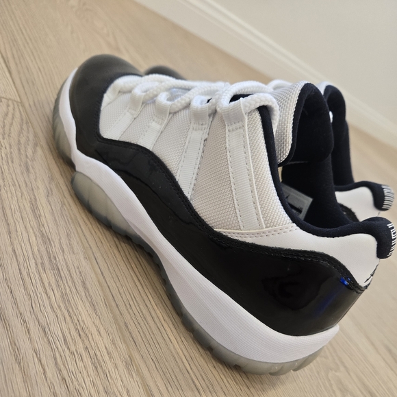 Jordan 11 Low - Concord - Picture 4 of 11